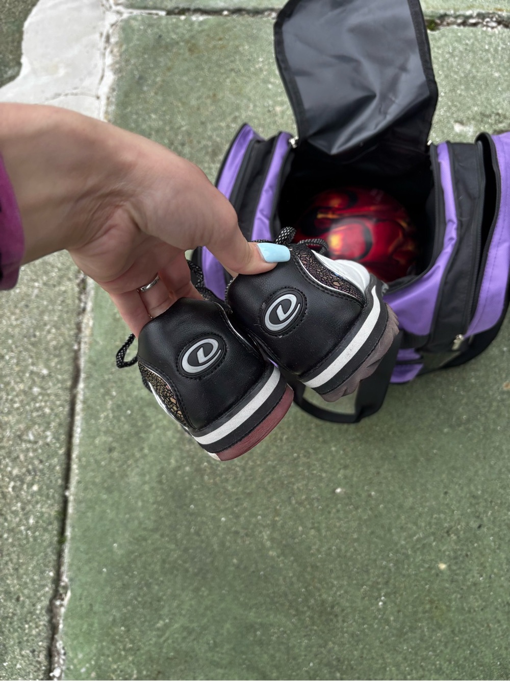 Dexter White Bowling Shoes with Iridescent Blue-Purple Accents - Picture 3 of 4